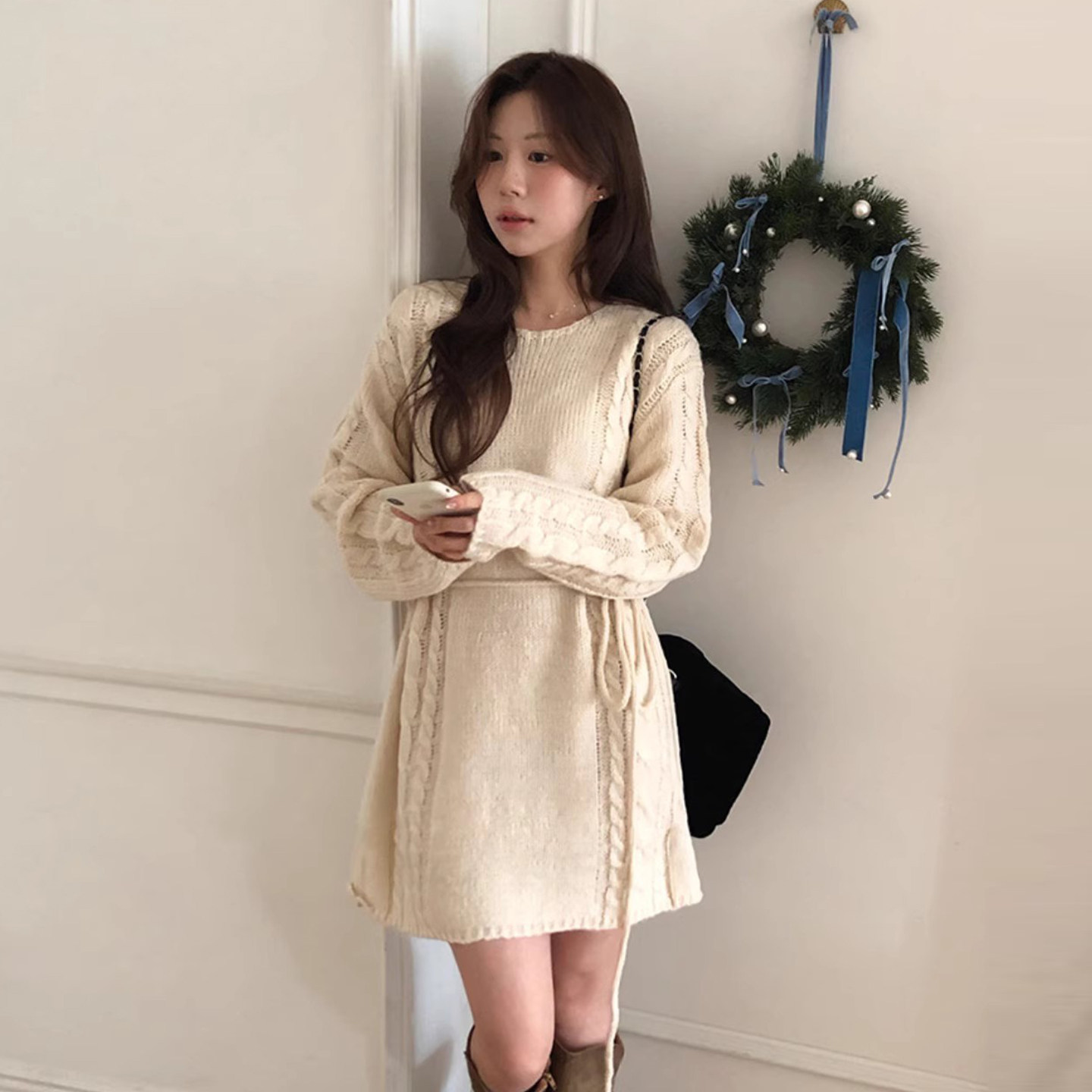 甜美气质拼接侧边麻花纹针织连衣裙女2025冬季新款系带收腰毛衣裙