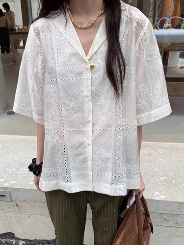 刺绣钩花宽松百搭镂空短袖衬衫