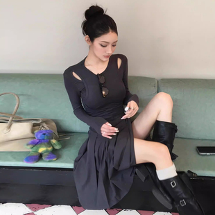 新款 良良家 露肩设计显身材T恤女春季 套装 开叉百褶裙两件套 时尚