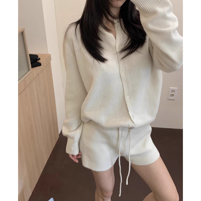 针织开衫毛衣外套+高腰显瘦短裤