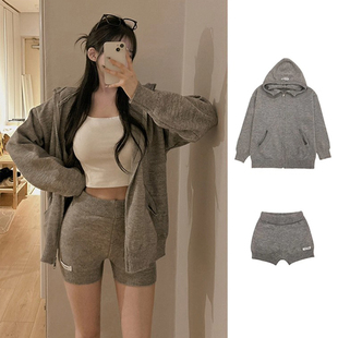 时尚套装宽松连帽针织开衫外套女2025秋季新款字母贴布修身短裤子