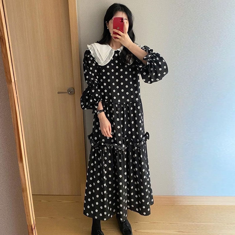 俏皮减龄木耳边碎花连衣裙