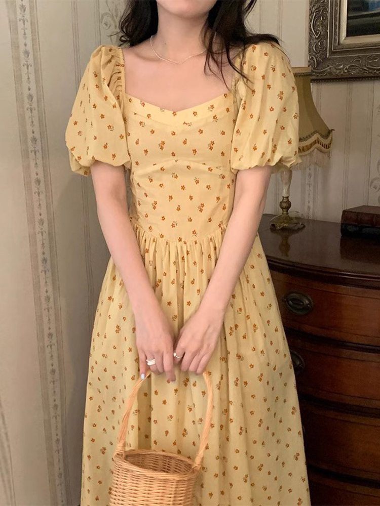 满屏碎花高腰显瘦泡泡袖连衣裙