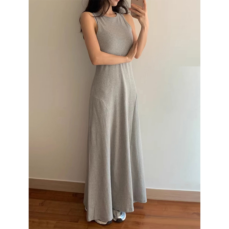 修身显瘦纯色长款A字背心连衣裙