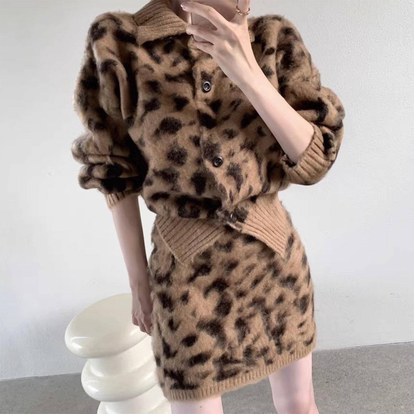 豹纹毛衣外套包臀半身裙两件套