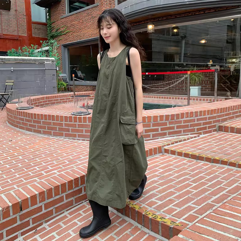 侧边大口袋宽松工装背心裙连衣裙