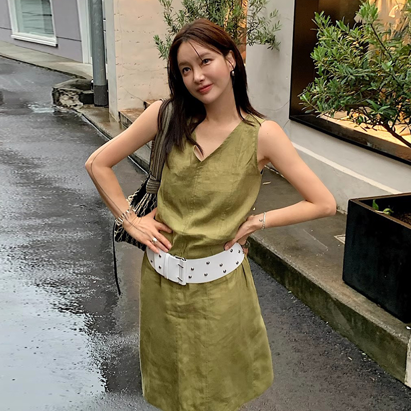 良良家高级感V领亚麻背心连衣裙女夏季复古气质宽松无袖中长裙子