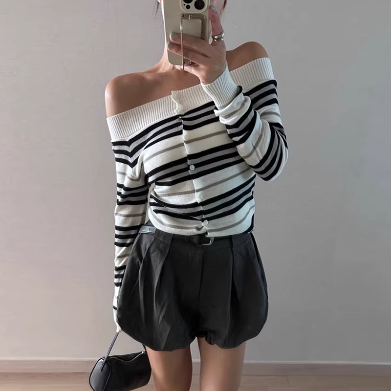 撞色条纹长袖露肩针织毛衣