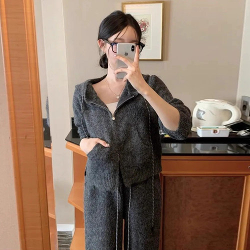 连帽针织毛衣外套+休闲长裤子