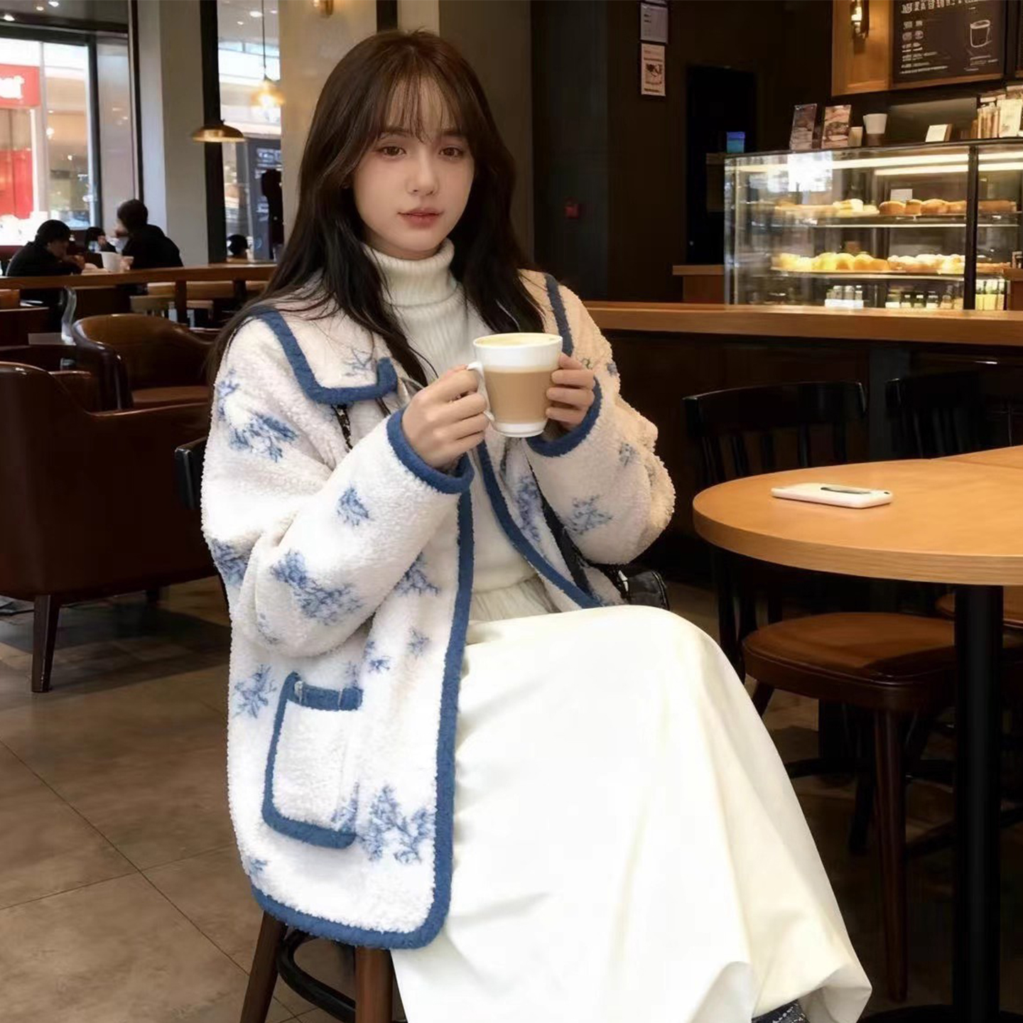 撞色双口袋仿羊羔毛碎花外套