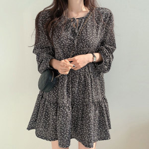 复古气质长袖碎花连衣裙女秋季2023新款系带蝴蝶结拼接荷叶边短裙