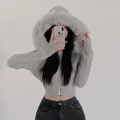 大毛领麻花纹短款针织衫外套