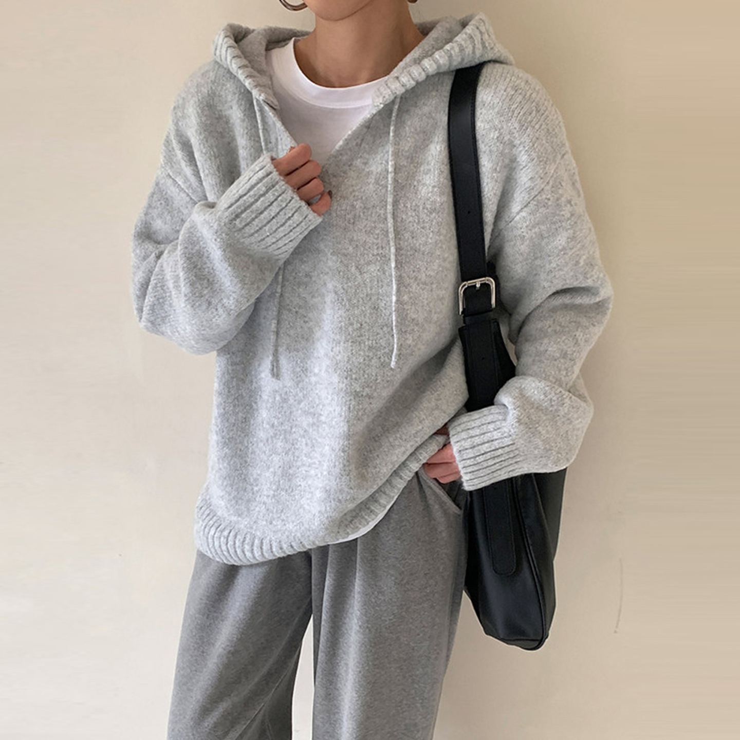 慵懒风纯色百搭抽绳连帽毛衣外套