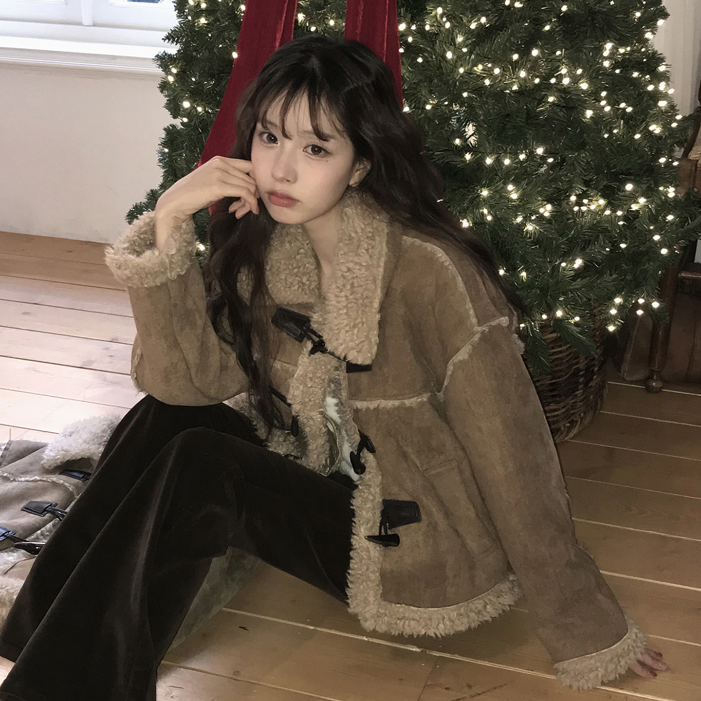 牛角扣拼接皮毛一体羊羔毛外套