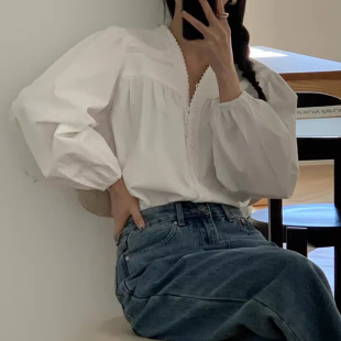 女早春新款 法式 衬衫 长袖 宽松百搭别致衬衣上衣 蕾丝点缀V领灯笼袖