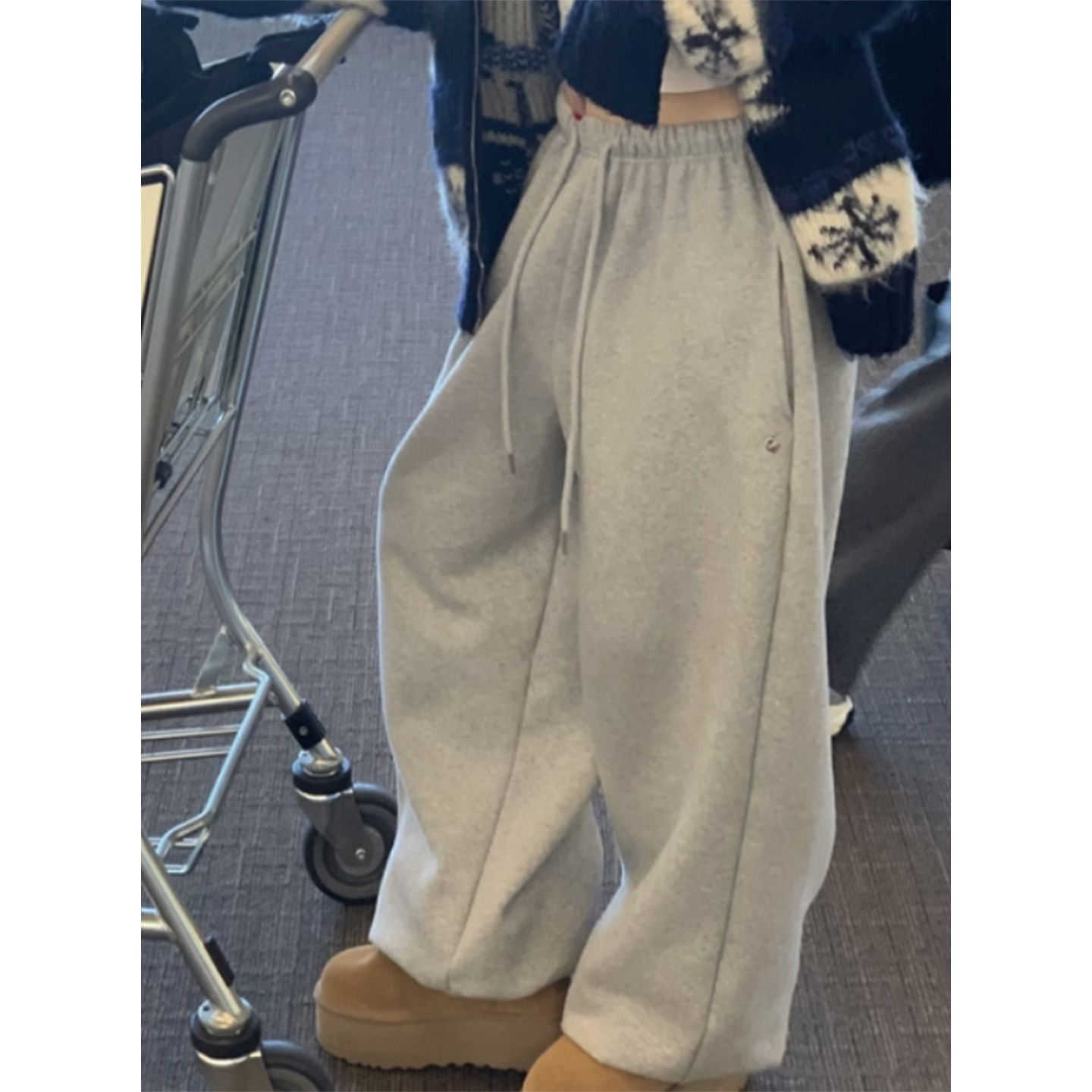 小众百搭加绒纯色束脚裤卫裤女2025冬季新款松紧腰抽绳休闲裤长裤