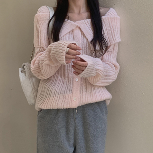 设计感两面穿一字领翻边软糯针织衫女秋冬甜美风坑条纯色百搭毛衣