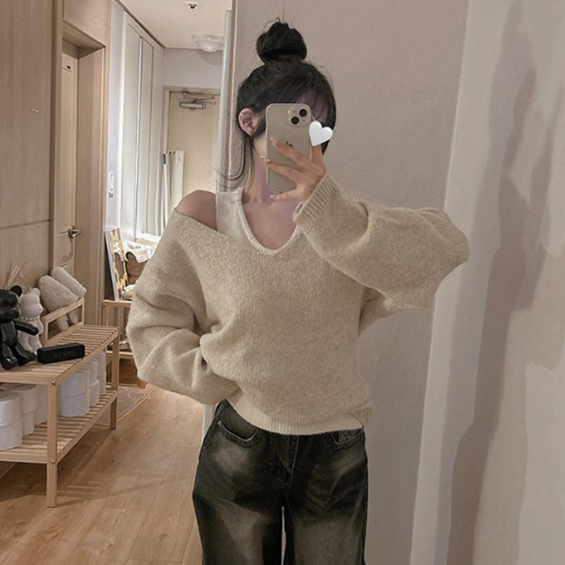 内搭叠穿针织背心+软糯长袖毛衣