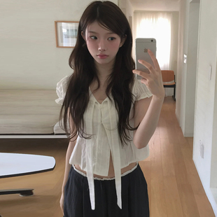百搭小个子短款 良良家温柔风飘带V领泡泡袖 新款 女夏季 上衣 衬衫
