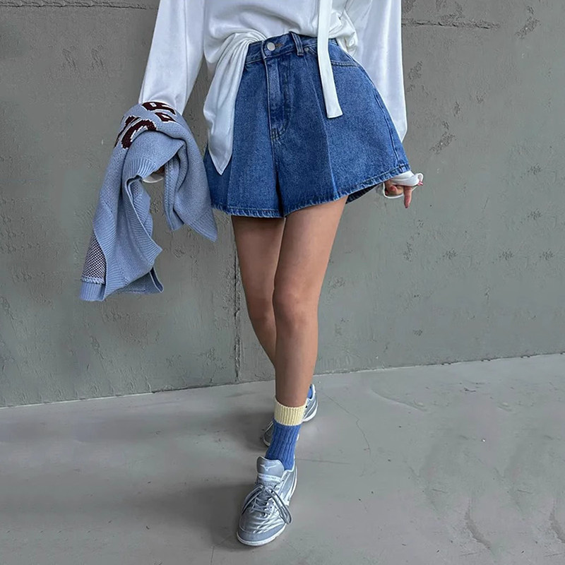 压褶设计水洗牛仔裤短裤子