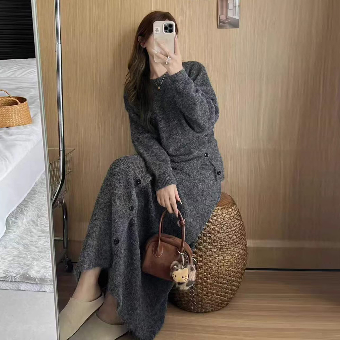 侧边系扣软糯针织毛衣+A字半身裙