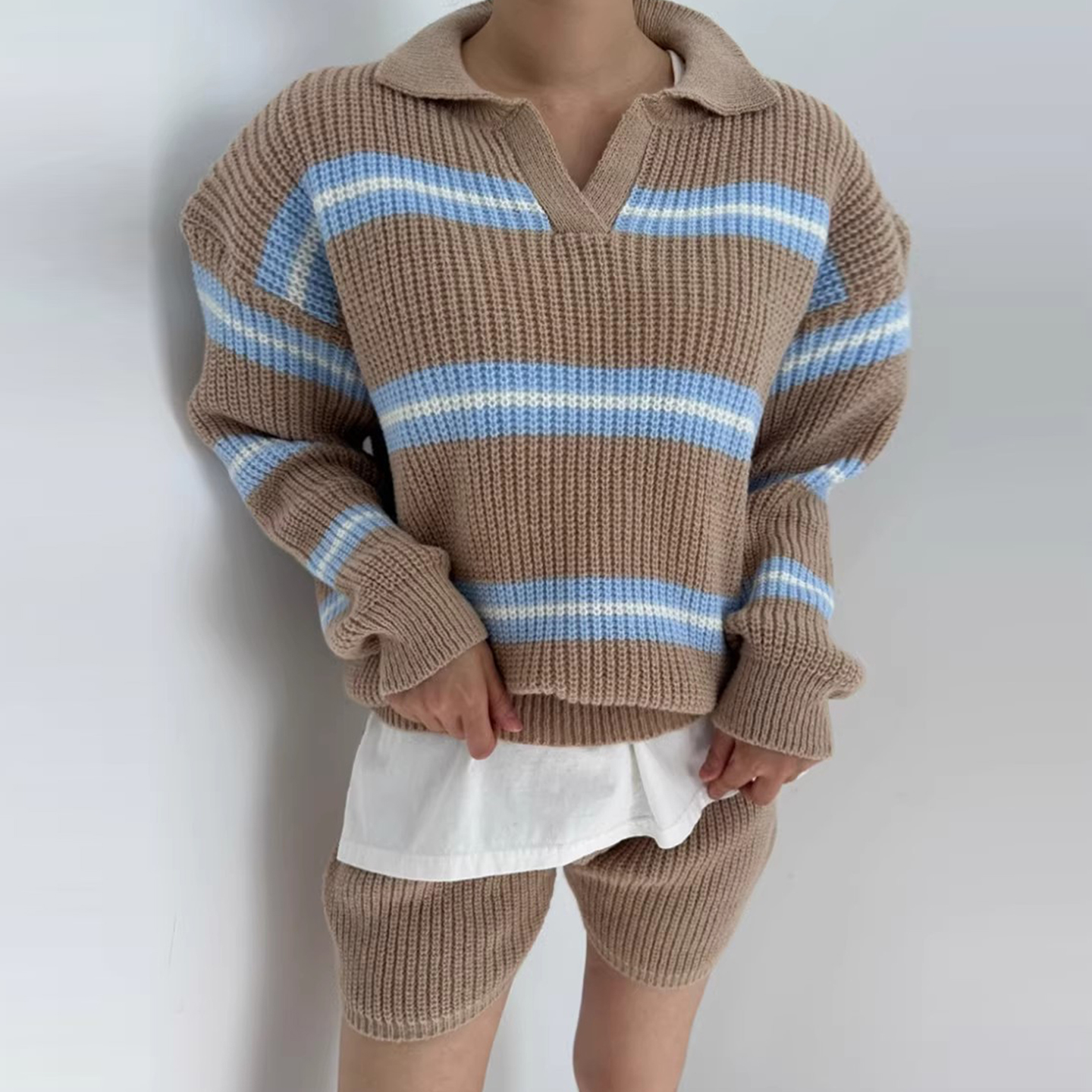 条纹针织毛衣女+高腰显瘦短裤