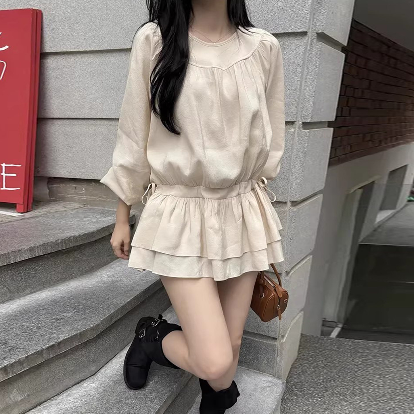 良良家 春季新款温柔风圆领收褶抽绳收腰小个子长袖连衣裙短裙女