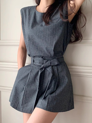 条纹背心衬衫+绑带蝴蝶结裙裤