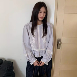 良良家 春季新款设计感条纹蕾丝边拼接圆领刺绣压褶泡泡袖衬衫女