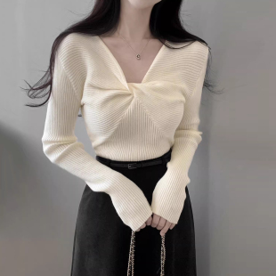 设计感V领扭结坑条软糯针织衫女秋冬季复古气质修身显瘦打底毛衣
