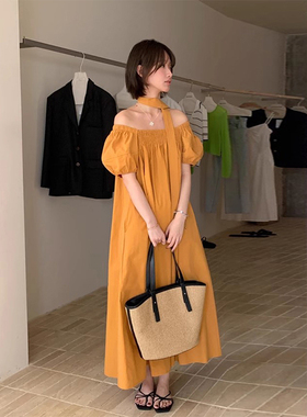 良良家露肩一字领泡泡袖连衣裙女夏季新款法式温柔风褶皱长裙子