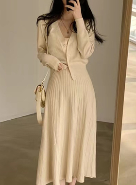 韩国chic秋冬复古V领单排扣长袖针织开衫+U领收腰显瘦吊带连衣裙