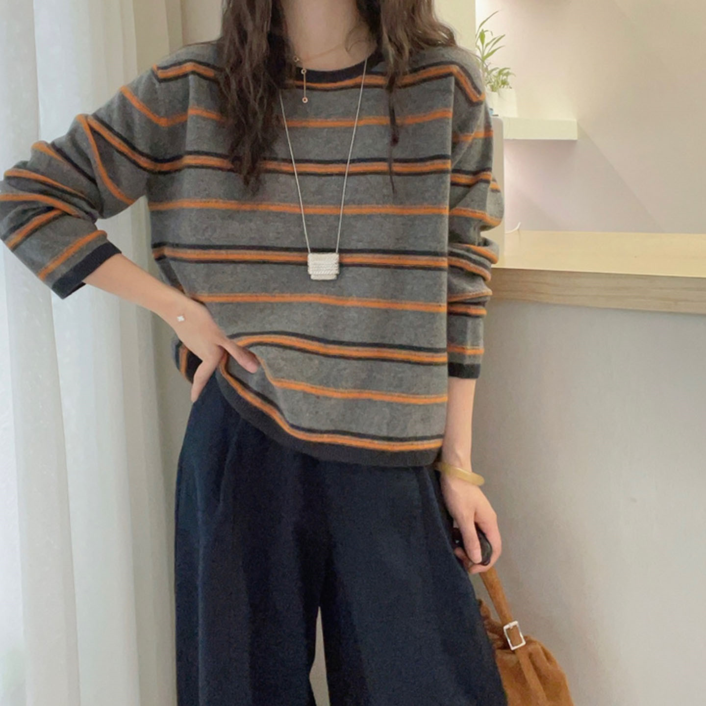 秋季新款短款针织衫内搭女圆领长袖上衣时尚减龄薄款宽松打底毛衣