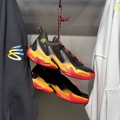 安德玛库里13马年新春限定款