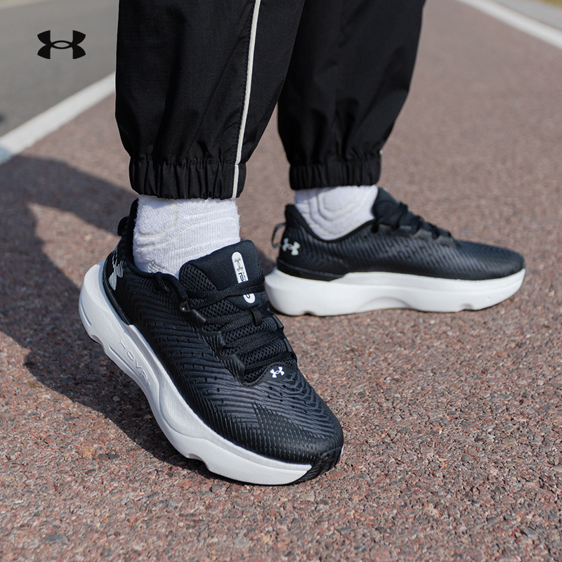 安德玛缓震轻便专业跑鞋