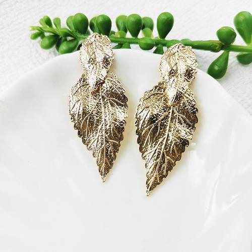 爆款耳钉新款叶子可摆动耳坠女ins轻奢高级感复古港风耳饰C277