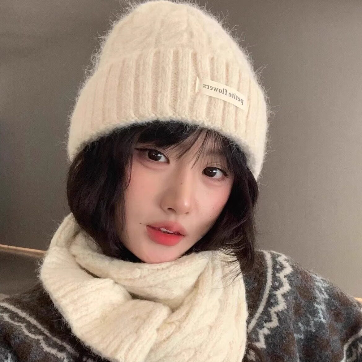 氛围感纯色羊毛针织帽女保暖护耳