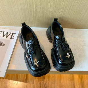 乐福鞋女英伦风2025新款厚底方头小皮鞋金属蝴蝶休闲单鞋马丽珍