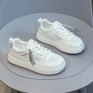 街拍时尚真皮小白鞋女款2026春季新款舒适洋气百搭透气厚底休闲鞋