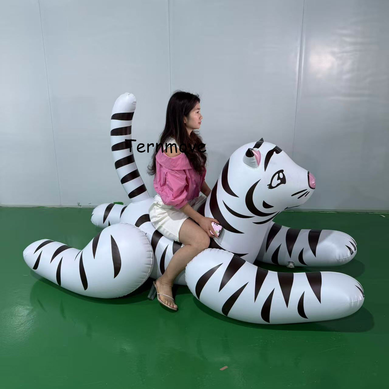 儿童游泳圈水上动物充气坐骑老虎鲸鱼浮排浮床成人漂浮气垫玩具