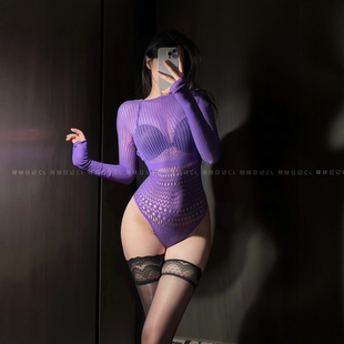 辣妹日记CL「葡萄芝芝」镂空渔网紧身大露背紫色连体衣黑色打底衫