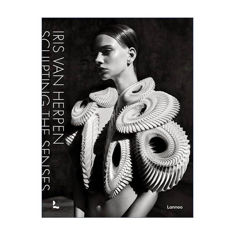 英文原版 Iris van Herpen Sculpting the Senses 荷兰高定礼服设计师 艾里斯·凡·赫本 雕塑感官 时尚服饰精装画册 英文版