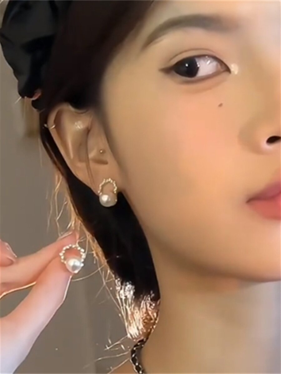 ZOOZMINI 기질 진주 귀걸이 여성을위한 S 바늘 귀걸이 틈새 디자인 하이 엔드 다이아몬드 후프 귀걸이