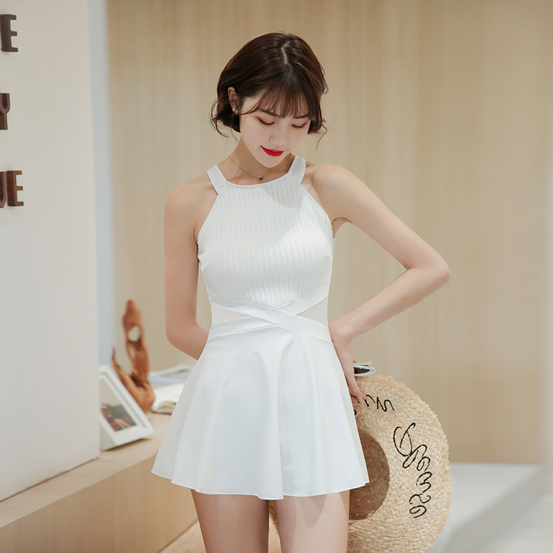 泳衣女款夏连体2025新款保守学生白色遮肚显瘦时尚纯欲风温泉泳装