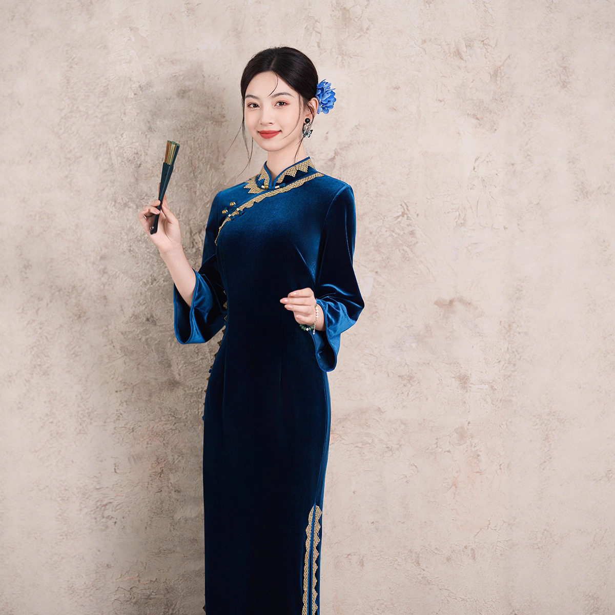 2026年秋季新款女日常改良版蓝色丝绒淑女单旗袍款气质大袖年轻
