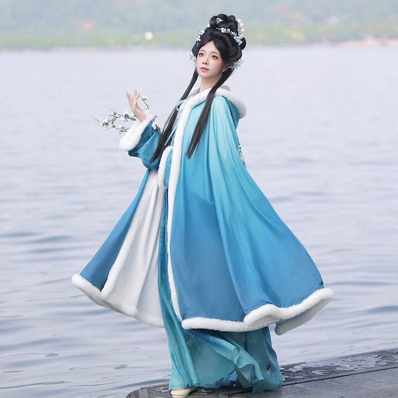 新款原创汉服女重工刺绣齐胸唐制仙气汉元素日常秋冬披肩斗篷套装