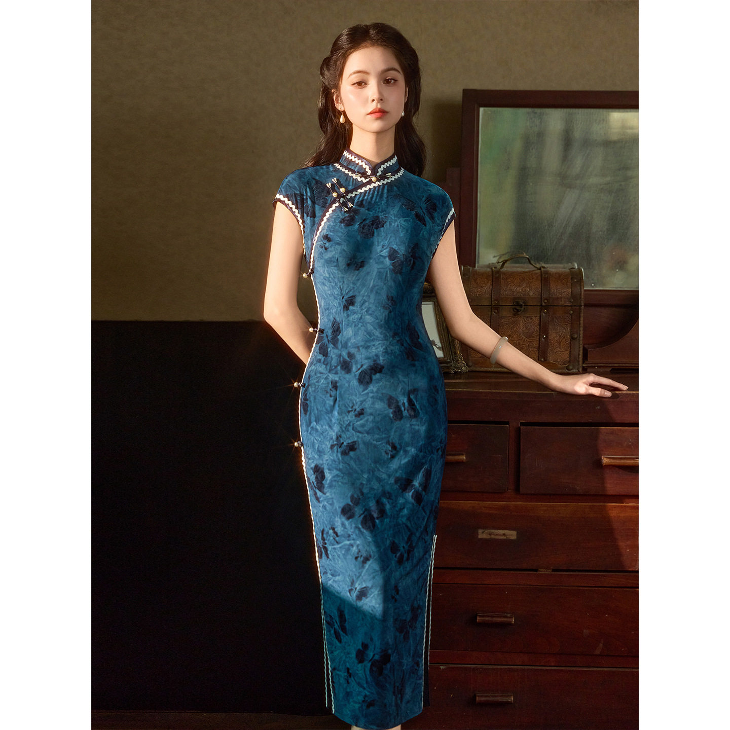 新中式蓝色改良提花长文艺旗袍女2026夏新款短袖年轻款上班穿
