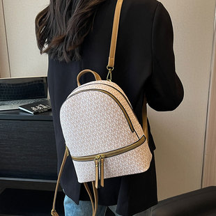 港风复古英伦双肩包女2025新款 高级感软皮休闲质感通勤定型小背包