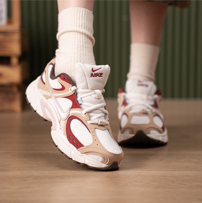 NIKE/耐克V5 RNR 时尚休闲百搭复古运动鞋休闲鞋HQ7901-301