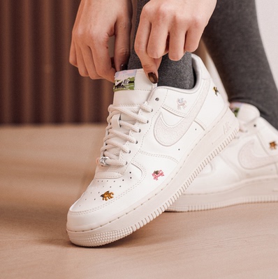 Nike/耐克 Air Force 1空军一号AF1经典运动休闲鞋板鞋IQ1143-100